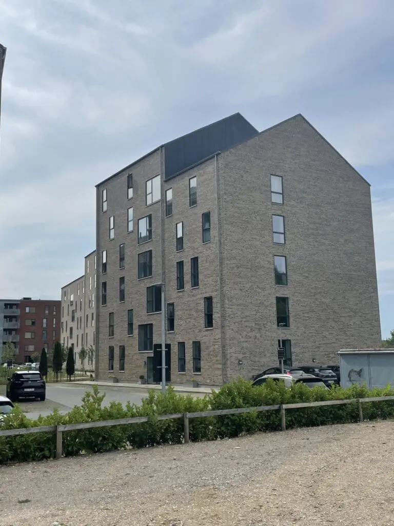 Skalmuring og murerarbejde på EMG etape 1-3 for DBB udført af murer- og entreprenørfirma Ole Sommer A/S.